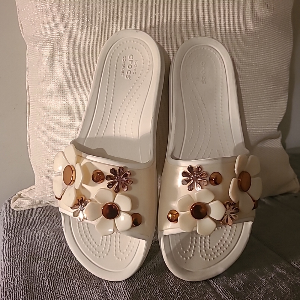 CROCS Cream Floral Sandals